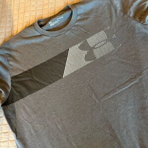 Xl Men’s Under armour grey loose fit t-shirt